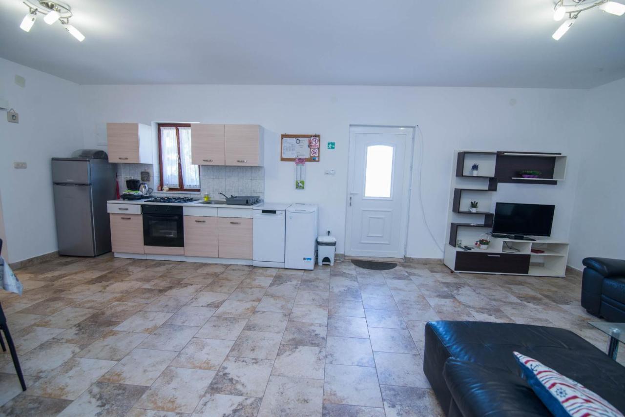 App Bonic Apartment Veli Losinj Exterior photo
