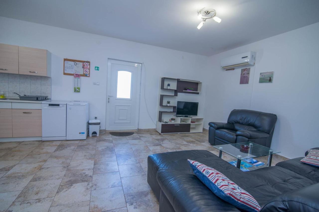 App Bonic Apartment Veli Losinj Exterior photo